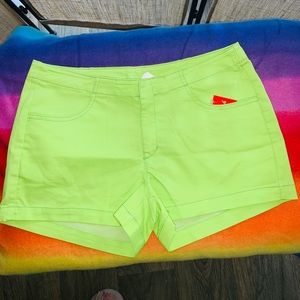 Lime green short shorts 🩳